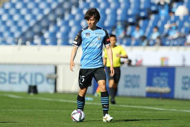 王哲林35+16上海胜同曦 贺希宁31分深圳胜北控