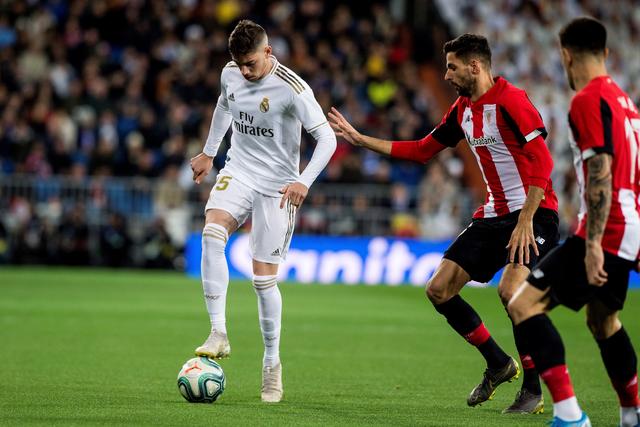 王哲林35+16上海胜同曦 贺希宁31分深圳胜北控