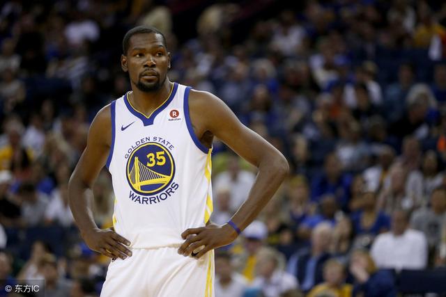 记者：李凯尔脚部仍有些肿胀 正常走路无大碍